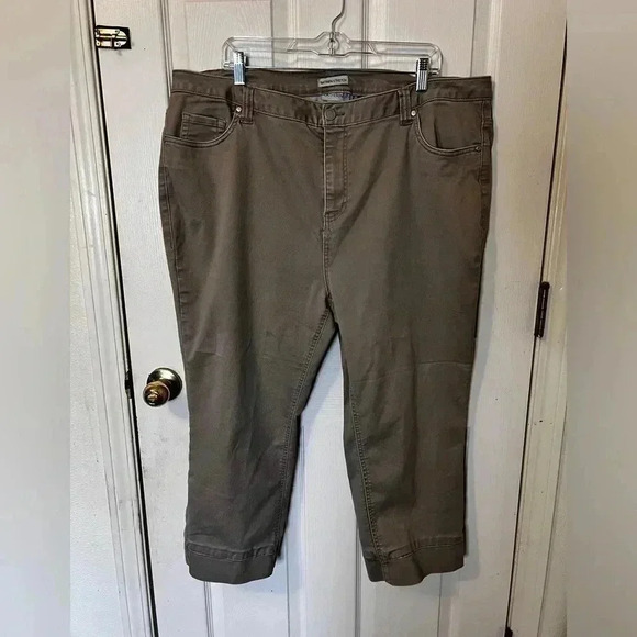 GUC Catherine’s Sateen Khaki Straight Leg Pants Size 24WP - Picture 1 of 5